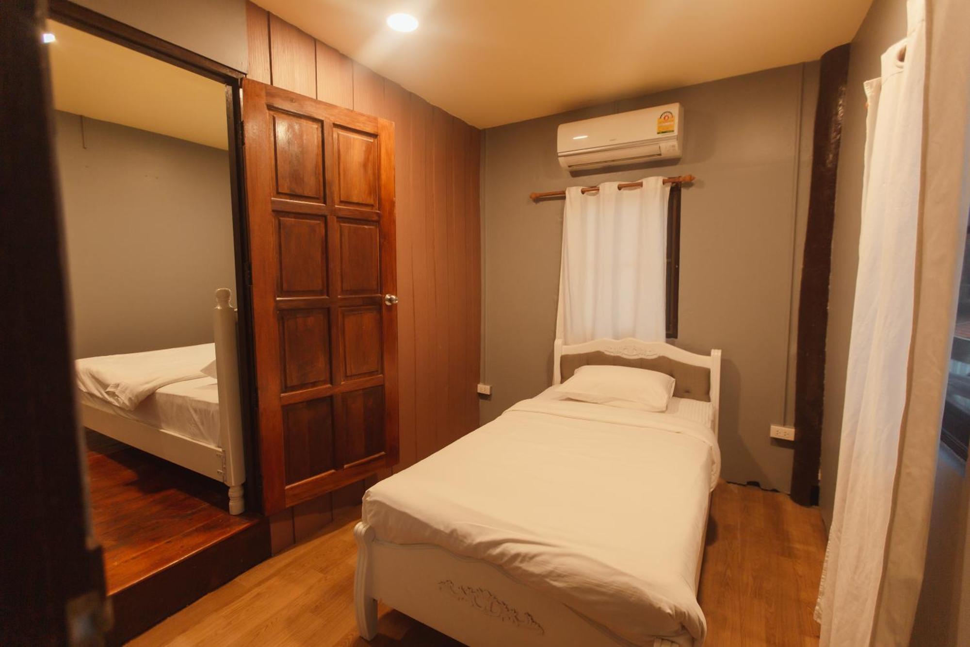 Agga Cnx Hostel Chiang Mai Esterno foto